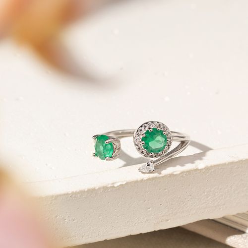 Anel Redondos com Cristal Esmeralda e Zircônias Brancas - Prata 925