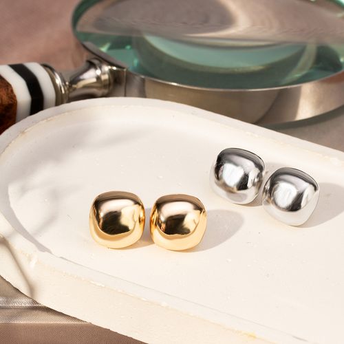 Kit com Dois Pares de Brincos Liso Quadrados 15mm - Banhos de Ouro 18k e Ródio Branco