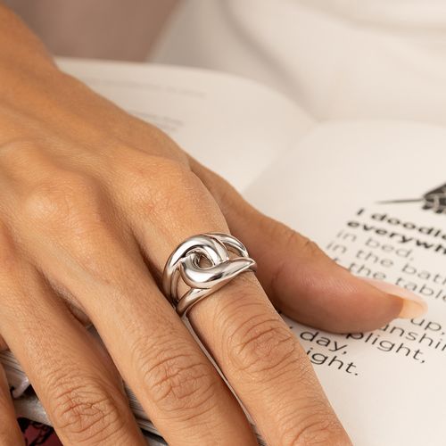 Anel Liso Entrelaçado - Banho de Ródio Branco