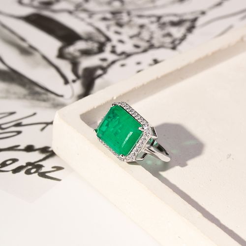 Anel Retângulo com Fusion Esmeralda e Zircônias Brancas - Prata 925