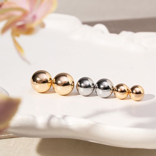 Kit com Três Pares de Brincos Liso Bolinhas 8mm/10mm/12mm - Banhos de Ouro 18k e Ródio Branco