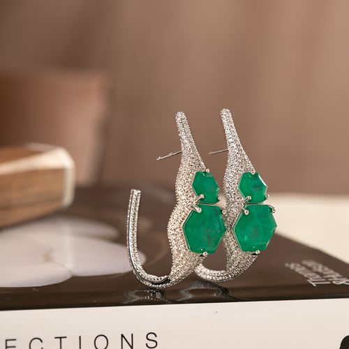 Brinco Curvo Fusion Esmeralda e Zircônias Brancas - Banho de Ródio Branco