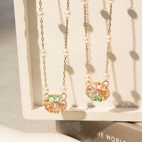 Colar Escapulário Flower Candy Color com Pérolas Coreanas, Cristal Paraíba, Cristal Morganita, Cristal Amestista 64cm - Banho de Ouro 18k