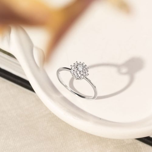 Anel Solitário Floco Médio Cravejado com Zircônias Brancas - Prata 925