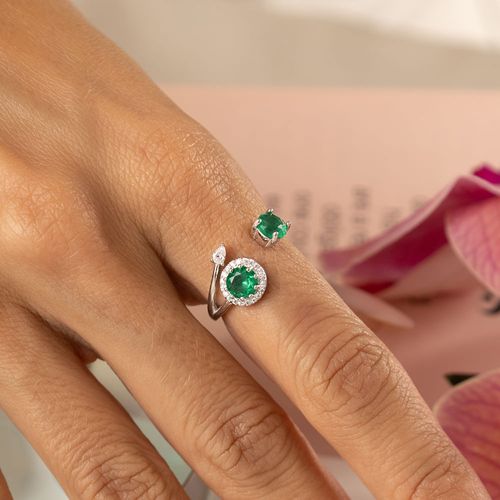 Anel Redondos com Cristal Esmeralda e Zircônias Brancas - Prata 925