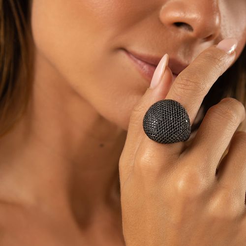 Anel Redondo Alto Cravejado com Zircônias Negras - Banho de Ródio Branco