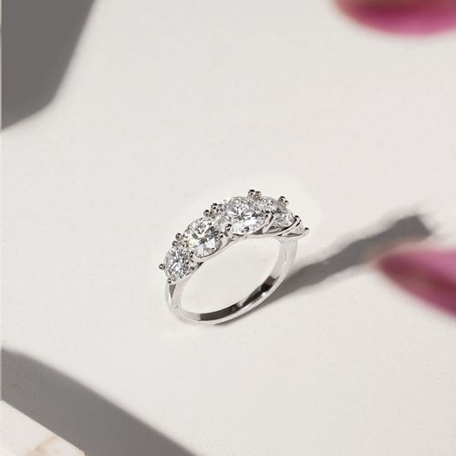 Anel Meia Aliança Moissanite 7mm - 1,2ct (120 Pontos) / 6mm 0,8ct (80 pontos) / 5mm 0,5ct (50 pontos) - D VVS1 - Prata 925