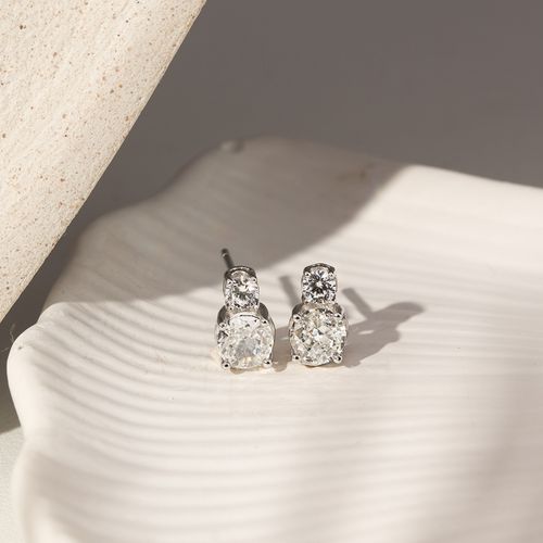 Brinco Top Redondos com Zircônias Ice Cutting Diamond Color e Zircônias Brancas - Prata 925