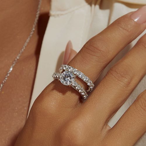 Anel Solitário Redondo e Aparador Cravejado com Zircônias Brancas - Prata 925