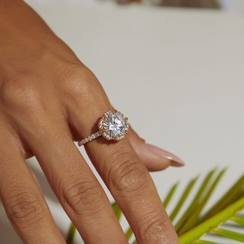 Anel Solitário Flor Cravejado com Zircônias Brancas - Banho de Ouro 18k