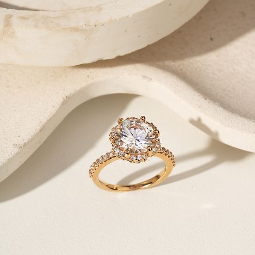 Anel Solitário Flor Cravejado com Zircônias Brancas - Banho de Ouro 18k