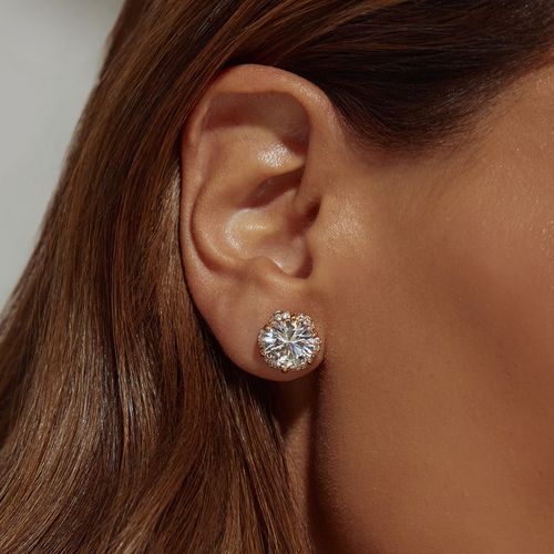 Brinco Redondo Flor Cravejado com Zircônias Brancas - Banho de Ouro 18k