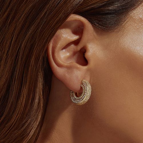 Brinco Argola Meia Lua com Zircônias Brancas - Banho de Ouro 18k