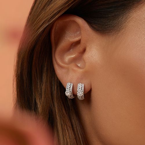 Brinco Argolinha Redondinho com Zircônias Brancas - Prata 925