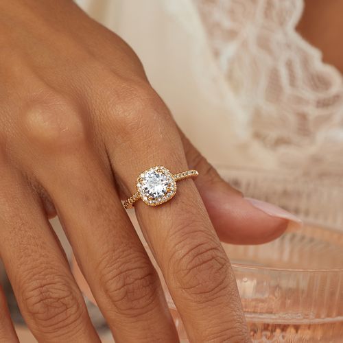 Anel Solitário Redondo 6mm com Zircônias Brancas - Banho de Ouro 18k