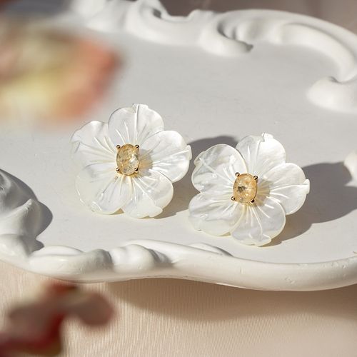 Brinco Flor Versátil com Madrepérola e Cristal Rutilado Âmbar - Banho de Ouro 18k