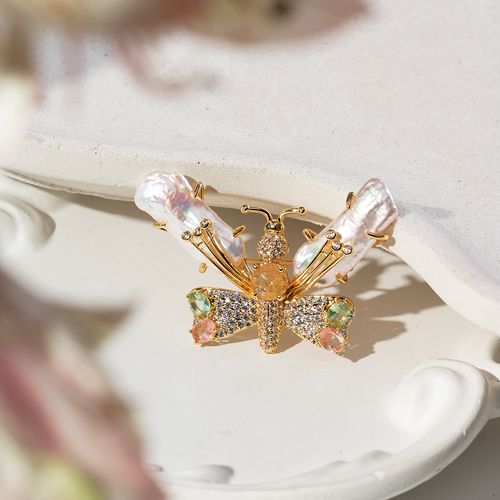 Broche Bug Butterfly com Pérola Barroca, Zircônias Peridoto e Zircônias Champagne - Banho de Ouro 18k