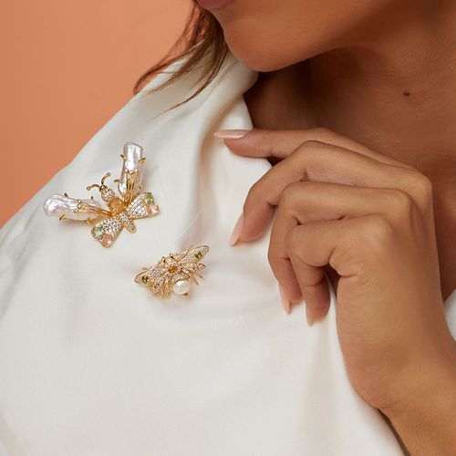 Broche Bugs com Pérolas, Mix de Cristais e Zircônias Brancas - Banho de Ouro 18k
