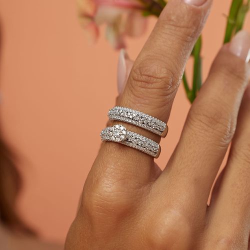 Anel Solitário Redondinho com Aparador Cravejados com Zircônias Brancas - Prata 925