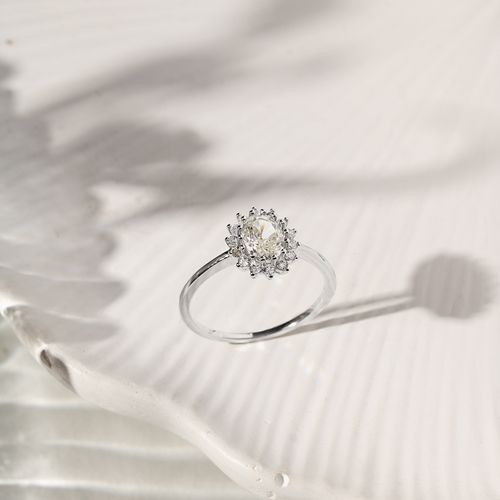 Anel Oval com Zircônia Ice Crushed Light Fancy Yellow e Zircônias Brancas - Prata 925