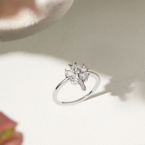 Anel Flor com Zircônias Brancas - Prata 925