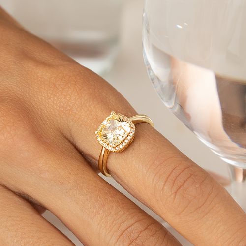 Anel Quadrado 8mm com Zircônia Fancy Yellow e Zircônias Brancas - Banho de Ouro 18k
