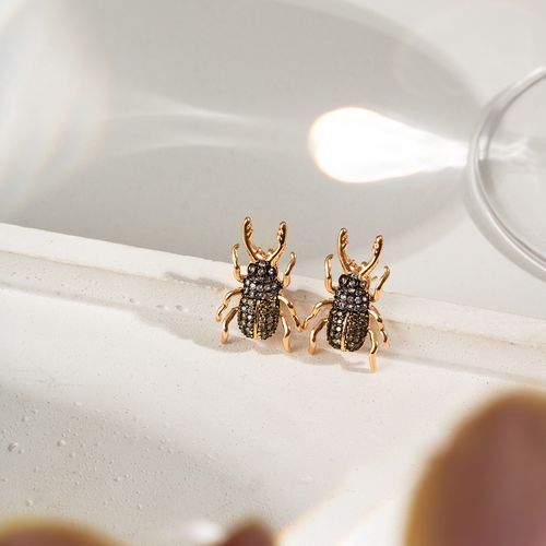 Brinco Bug Besouro com Zircônias Coloridas - Banho de Ouro 18k